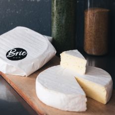 Brie Pur Nature ist die zart cremige Version von einem klassischen Brie.