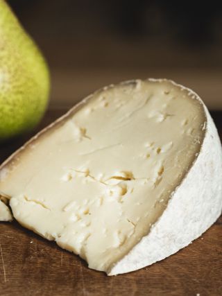 Der Käse Urgold rezent aus der Käserei ist ca. 12 Monate gereift und zeichnet sich durch einen aromareichen Geschmack aus.