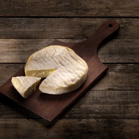 PurCrü Ziegenkäse Robin auf Holzbrett