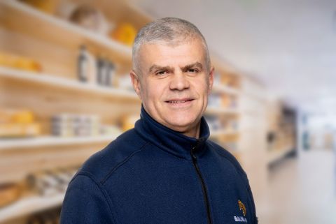 Mendi Islami, Auslieferfahrer und Spezialitätenberater