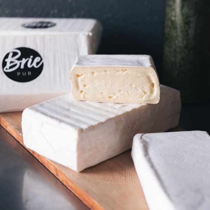 Brie Pur Nature ist die zart cremige Version eines klassischen Brie.